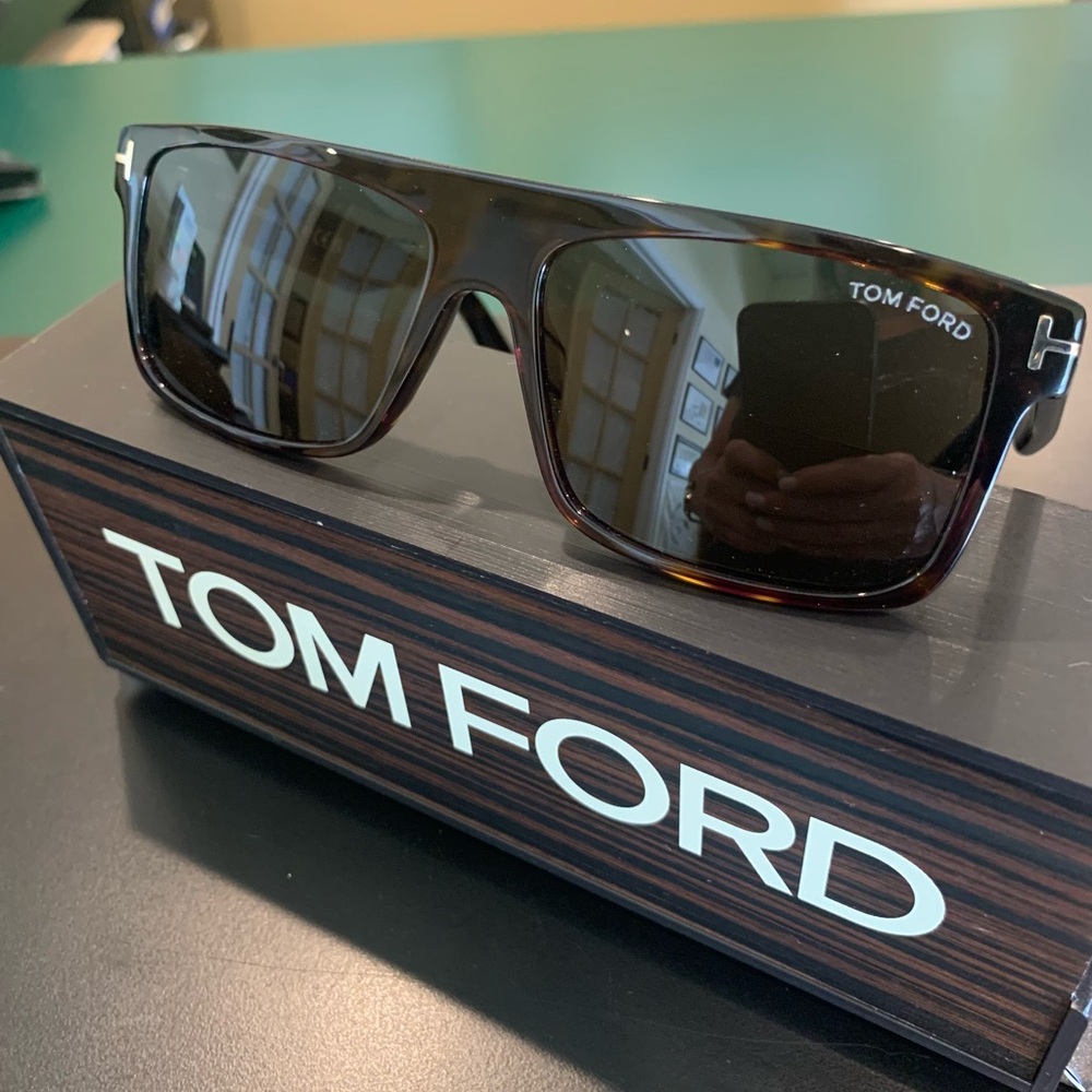 TOM FORD PHILIPPE-02 TF999 Eco
Color 52A. Tortoise. 58mm Rectangular Sunglasses